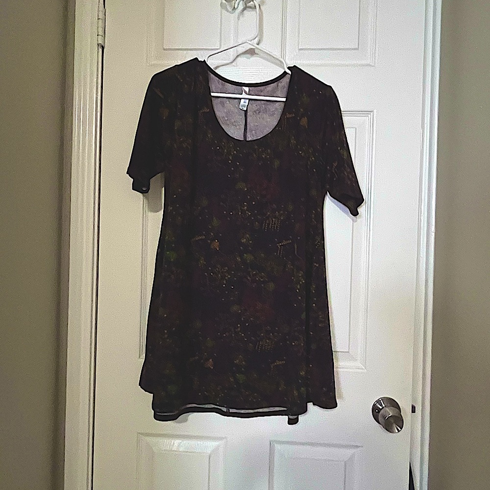LuLaRoe PERFECT T Gently worn.M